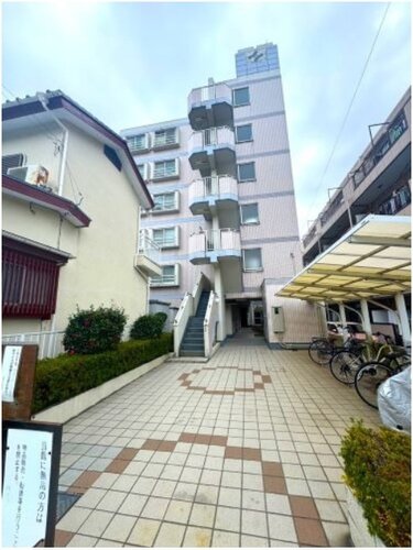 時の流れに色あせることのない瀟洒な外観。朝晩、1年365日、様々な表情を見せます。 時の流れに色あせることのない瀟洒な外観。朝晩、1年365日、様々な表情を見せます。