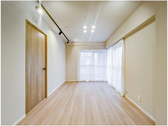 内装はシンプルに落ち着きのある空間にしています。ゆったりとしたひとときを過ごせそうです♪ 内装はシンプルに落ち着きのある空間にしています。ゆったりとしたひとときを過ごせそうです♪