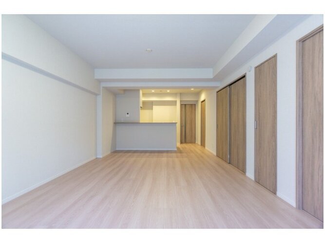 ほっと一息つけるような、安心できる空間です♪シンプルな内装は、ニーズが変わってもご活用頂けそうです。 ほっと一息つけるような、安心できる空間です♪シンプルな内装は、ニーズが変わってもご活用頂けそうです。