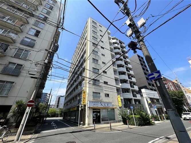 横浜ブルーライン「阪東橋」駅まで徒歩4分。都市機能の利便性を感じられる立地に建つマンションです。