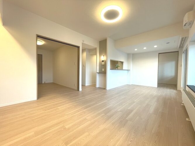 広さ17.5帖の落ち着いた雰囲気のLDK。ゆったりとしたひとときを過ごせそうです。