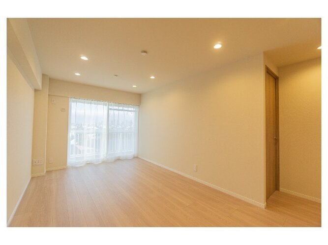 内装はシンプルに落ち着きのある空間にしています。ゆったりとしたひとときを過ごせそうです♪ 内装はシンプルに落ち着きのある空間にしています。ゆったりとしたひとときを過ごせそうです♪