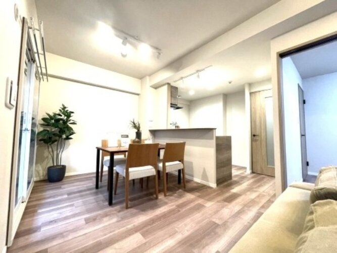 内装はシンプルに落ち着きのある空間にしています。ゆったりとしたひとときを過ごせそうです♪ 内装はシンプルに落ち着きのある空間にしています。ゆったりとしたひとときを過ごせそうです♪