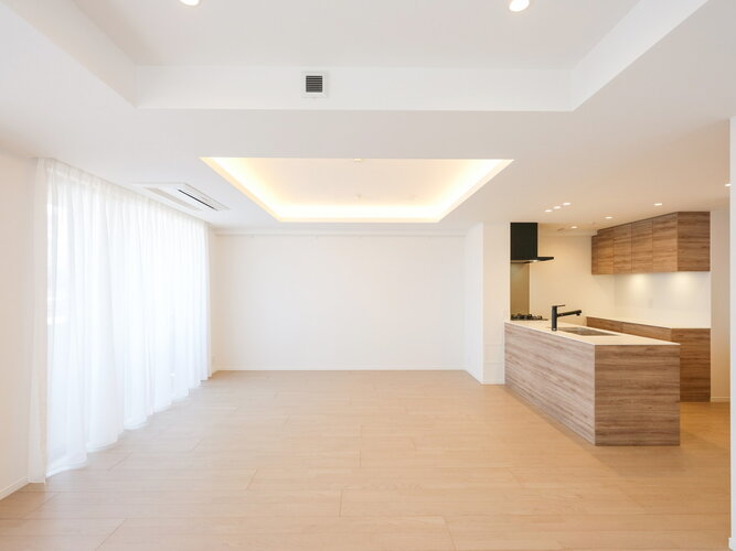 圧巻の開放感を誇る約24.1帖の広々リビングダイニングキッチンです。リビングは無償で3LDKに変更することも可能です。是非ゆとりあるお部屋を現地でご確認ください♪ 圧巻の開放感を誇る約24.1帖の広々リビングダイニングキッチンです。リビングは無償で3LDKに変更することも可能です。是非ゆとりあるお部屋を現地でご確認ください♪