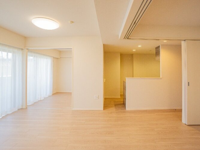 内装はシンプルに落ち着きのある空間にしています。ゆったりとしたひとときを過ごせそうです♪