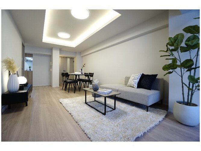 爽やかな風がそよぐ光に溢れた空間。清々しい気持ちになるお部屋です。 爽やかな風がそよぐ光に溢れた空間。清々しい気持ちになるお部屋です。