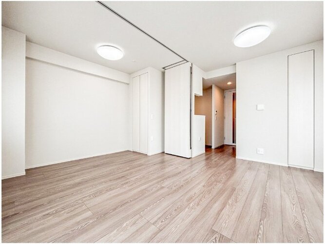 広々とした開放感を感じるLDK。思い思いに憩いの場所を作り上げていけそうです。 広々とした開放感を感じるLDK。思い思いに憩いの場所を作り上げていけそうです。