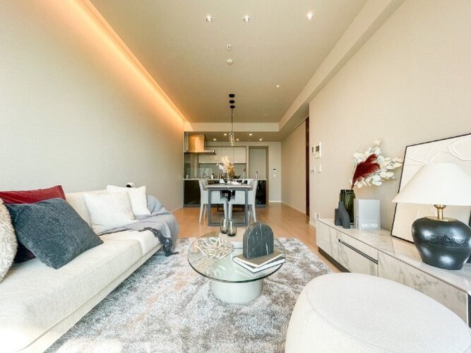 広々とした開放感を感じるLDK。思い思いに憩いの場所を作り上げていけそうです。 広々とした開放感を感じるLDK。思い思いに憩いの場所を作り上げていけそうです。