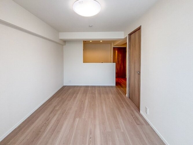 内装はシンプルに落ち着きのある空間にしています。ゆったりとしたひとときを過ごせそうです♪ 内装はシンプルに落ち着きのある空間にしています。ゆったりとしたひとときを過ごせそうです♪