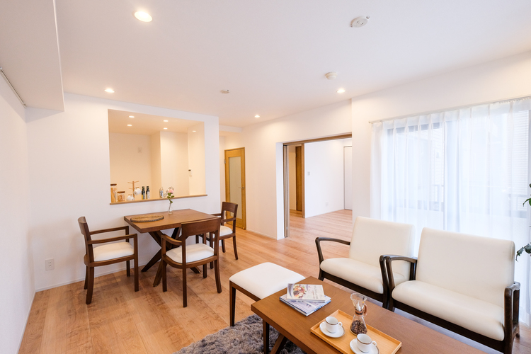 約13.2帖の開放感あるリビング 約13.2帖の開放感あるリビング