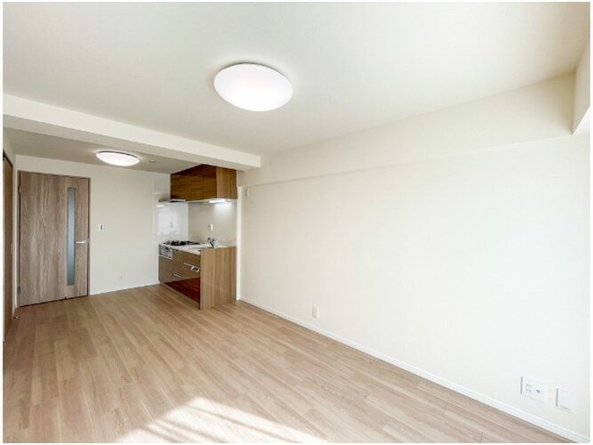 建物全体の雰囲気と合わせた色調と素材のリノベーション。居心地よくホッととできる空間です。 建物全体の雰囲気と合わせた色調と素材のリノベーション。居心地よくホッととできる空間です。