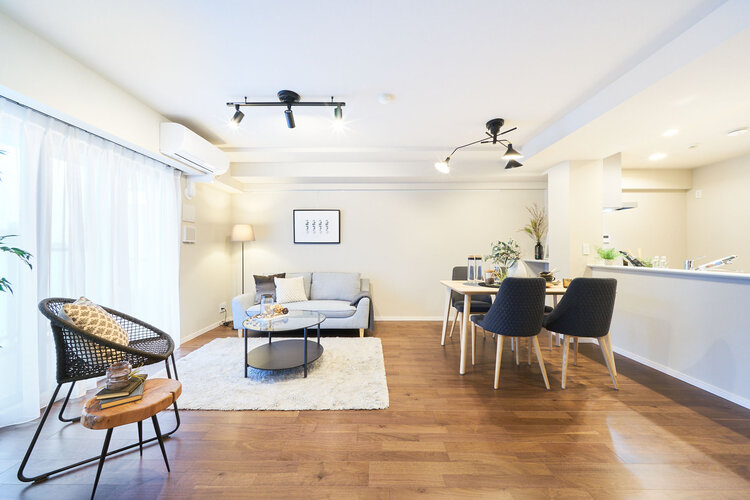 リビングダイニング約15帖の広々空間。床暖房付きです。 リビングダイニング約15帖の広々空間。床暖房付きです。