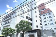 重厚なイメージを受けるマンション。港区南青山の落ち着きのある街並みも魅力的♪ 重厚なイメージを受けるマンション。港区南青山の落ち着きのある街並みも魅力的♪