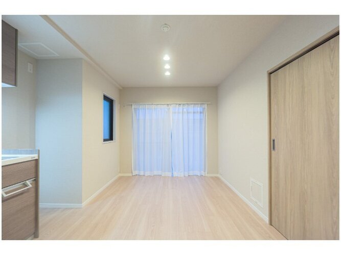 内装はシンプルに落ち着きのある空間にしています。ゆったりとしたひとときを過ごせそうです♪