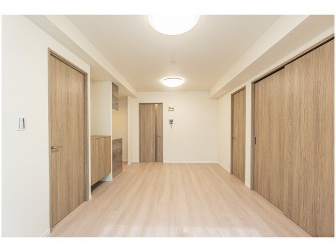 爽やかな風がそよぐ光に溢れた空間。清々しい気持ちになるお部屋です。 爽やかな風がそよぐ光に溢れた空間。清々しい気持ちになるお部屋です。