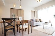 ゆったりくつろげる上質なリビングダイニングは、あなたの暮らしにより価値のある時間を演出してくれます。※家具はディスプレイです ゆったりくつろげる上質なリビングダイニングは、あなたの暮らしにより価値のある時間を演出してくれます。※家具はディスプレイです