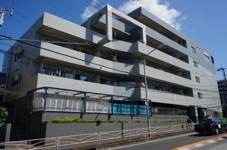 優しく迎えてくれる豊かな自然。四季の移り変わりを感じる心地よい場所となりそうです。 優しく迎えてくれる豊かな自然。四季の移り変わりを感じる心地よい場所となりそうです。