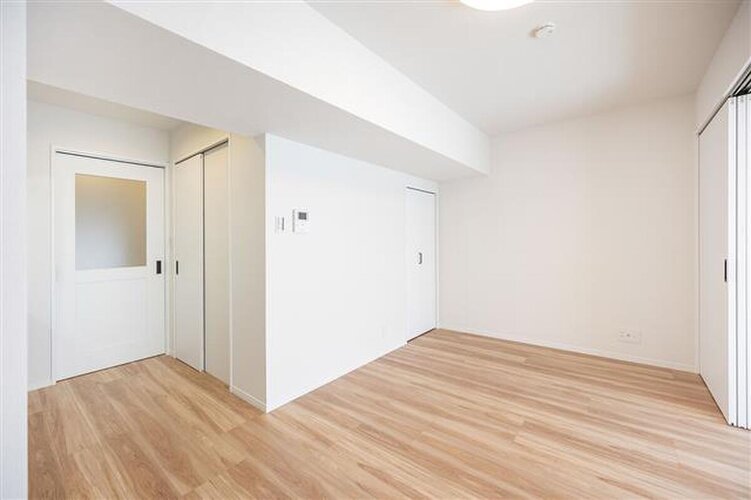 内装はシンプルに落ち着きのある空間にしています。ゆったりとしたひとときを過ごせそうです♪ 内装はシンプルに落ち着きのある空間にしています。ゆったりとしたひとときを過ごせそうです♪