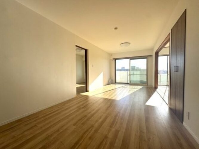 京浜急行線「井土ヶ谷駅」徒歩8分。ペット飼育(犬猫)2匹まで可 京浜急行線「井土ヶ谷駅」徒歩8分。ペット飼育(犬猫)2匹まで可