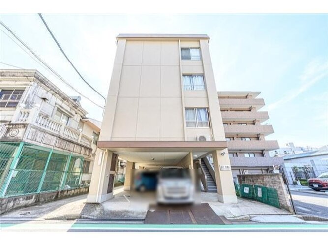 新羽駅まで徒歩8分の立地に佇む総戸数23戸、昭和53年築マンション。
