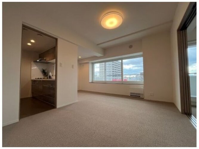 内装はシンプルに落ち着きのある空間にしています。ゆったりとしたひとときを過ごせそうです♪ 内装はシンプルに落ち着きのある空間にしています。ゆったりとしたひとときを過ごせそうです♪