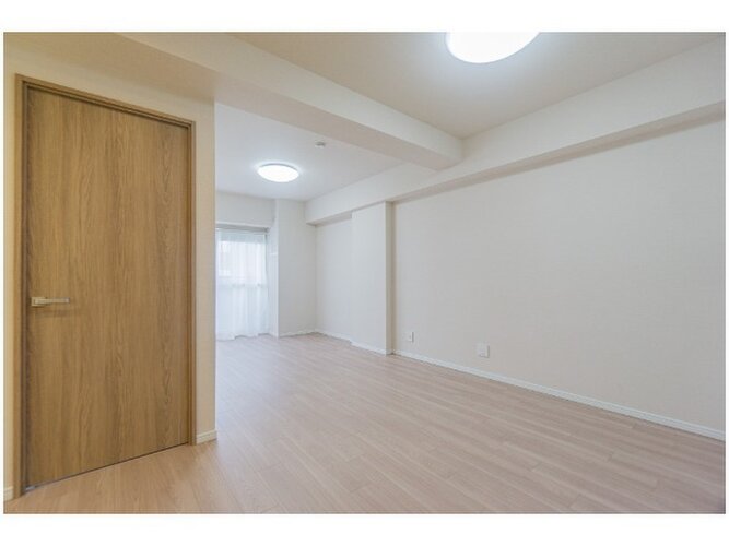 内装はシンプルに落ち着きのある空間にしています。ゆったりとしたひとときを過ごせそうです♪ 内装はシンプルに落ち着きのある空間にしています。ゆったりとしたひとときを過ごせそうです♪