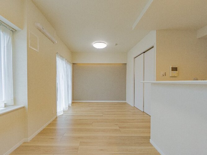 内装はシンプルに落ち着きのある空間にしています。ゆったりとしたひとときを過ごせそうです♪ 内装はシンプルに落ち着きのある空間にしています。ゆったりとしたひとときを過ごせそうです♪