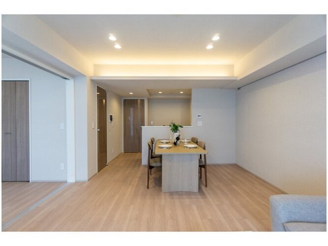 ゆったりくつろげる上質なリビングダイニングは、あなたの暮らしにより価値のある時間を演出してくれます。 ゆったりくつろげる上質なリビングダイニングは、あなたの暮らしにより価値のある時間を演出してくれます。