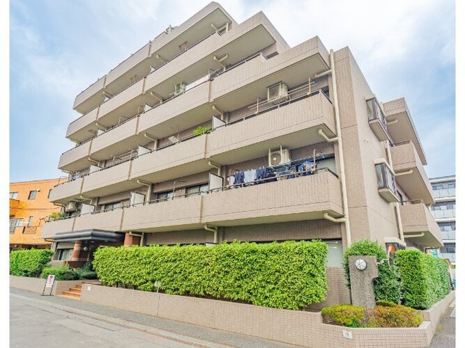 優しく迎えてくれる豊かな自然。四季の移り変わりを感じる心地よい場所となりそうです。 優しく迎えてくれる豊かな自然。四季の移り変わりを感じる心地よい場所となりそうです。