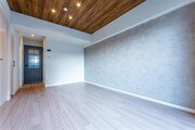 毎日見るものだからこそ重要な「色合い」、リビングの扉はリラックス効果のある「青」を基調としています。 毎日見るものだからこそ重要な「色合い」、リビングの扉はリラックス効果のある「青」を基調としています。