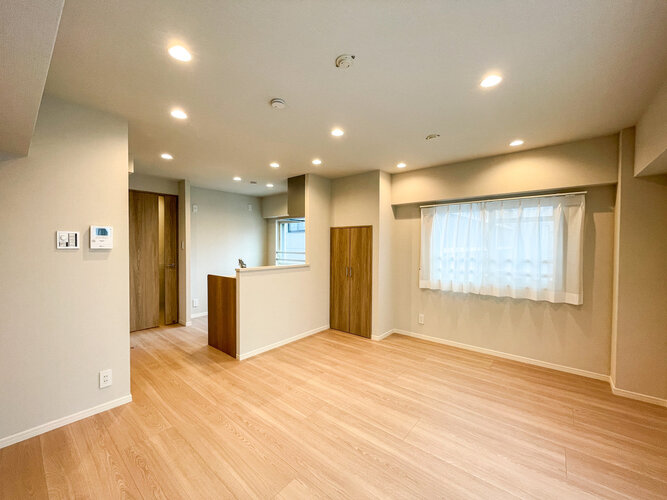 内装はシンプルに落ち着きのある空間にしています。ゆったりとしたひとときを過ごせそうです♪ 内装はシンプルに落ち着きのある空間にしています。ゆったりとしたひとときを過ごせそうです♪