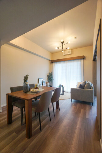 爽やかな風がそよぐ光に溢れた空間。清々しい気持ちになるお部屋です。 爽やかな風がそよぐ光に溢れた空間。清々しい気持ちになるお部屋です。