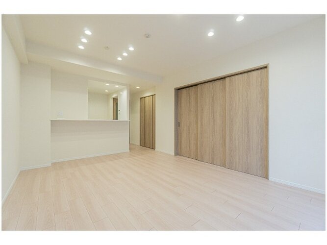 内装はシンプルに落ち着きのある空間にしています。ゆったりとしたひとときを過ごせそうです♪ 内装はシンプルに落ち着きのある空間にしています。ゆったりとしたひとときを過ごせそうです♪