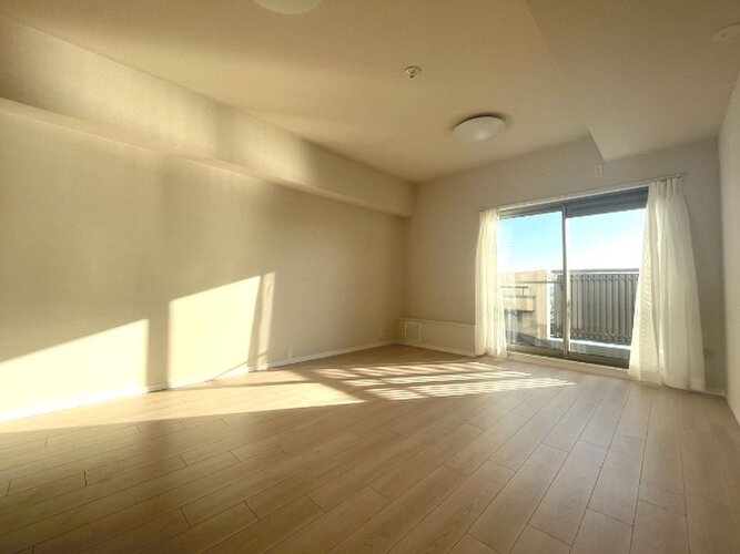 爽やかな風がそよぐ光に溢れた空間。清々しい気持ちになるお部屋です。 爽やかな風がそよぐ光に溢れた空間。清々しい気持ちになるお部屋です。