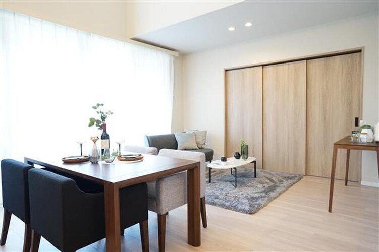 内装はシンプルに落ち着きのある空間にしています。ゆったりとしたひとときを過ごせそうです♪※家具はディスプレイです 内装はシンプルに落ち着きのある空間にしています。ゆったりとしたひとときを過ごせそうです♪※家具はディスプレイです