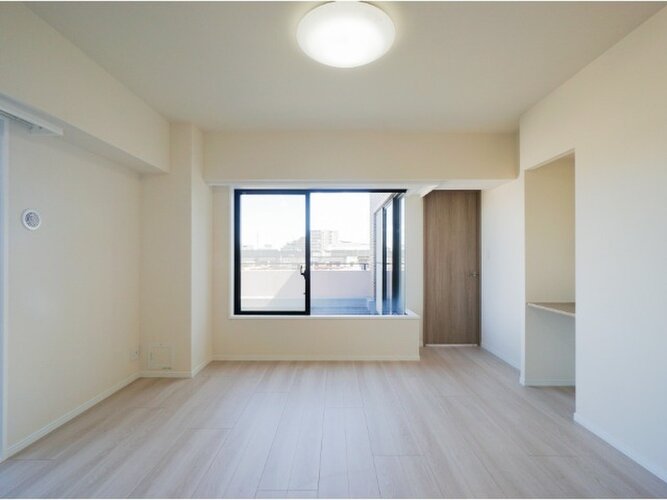 爽やかな風がそよぐ光に溢れた空間。清々しい気持ちになるお部屋です。 爽やかな風がそよぐ光に溢れた空間。清々しい気持ちになるお部屋です。