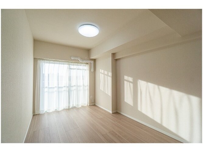 内装はシンプルに落ち着きのある空間にしています。ゆったりとしたひとときを過ごせそうです♪ 内装はシンプルに落ち着きのある空間にしています。ゆったりとしたひとときを過ごせそうです♪