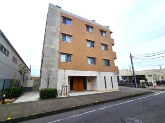 鮮やかな緑を効果的に纏った外観。爽やかな風がそよぐ心温まるお部屋へ優しく誘います。 鮮やかな緑を効果的に纏った外観。爽やかな風がそよぐ心温まるお部屋へ優しく誘います。