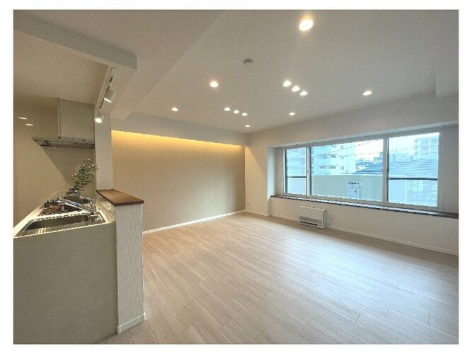 陽当り良好なLDKは、温かな陽光が帰ってきたくなる場所、安心できる場所としてリビングを演出します。 陽当り良好なLDKは、温かな陽光が帰ってきたくなる場所、安心できる場所としてリビングを演出します。