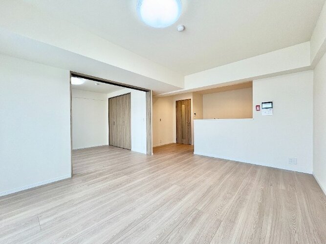 内装はシンプルに落ち着きのある空間にしています。ゆったりとしたひとときを過ごせそうです♪ 内装はシンプルに落ち着きのある空間にしています。ゆったりとしたひとときを過ごせそうです♪