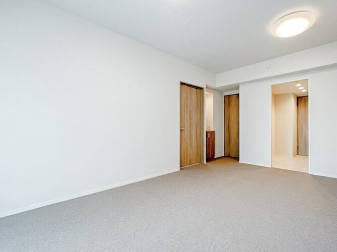 内装はシンプルに落ち着きのある空間にしています。ゆったりとしたひとときを過ごせそうです♪ 内装はシンプルに落ち着きのある空間にしています。ゆったりとしたひとときを過ごせそうです♪