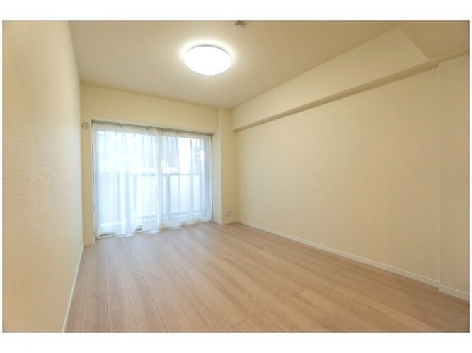 内装はシンプルに落ち着きのある空間にしています。ゆったりとしたひとときを過ごせそうです♪