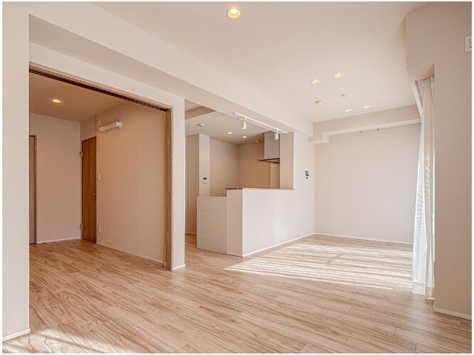 内装はシンプルに落ち着きのある空間にしています。ゆったりとしたひとときを過ごせそうです♪ 内装はシンプルに落ち着きのある空間にしています。ゆったりとしたひとときを過ごせそうです♪