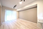 内装はシンプルに落ち着きのある空間にしています。ゆったりとしたひとときを過ごせそうです♪ 内装はシンプルに落ち着きのある空間にしています。ゆったりとしたひとときを過ごせそうです♪