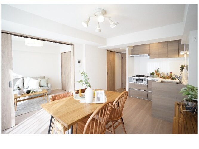 内装はシンプルに落ち着きのある空間にしています。ゆったりとしたひとときを過ごせそうです♪ 内装はシンプルに落ち着きのある空間にしています。ゆったりとしたひとときを過ごせそうです♪