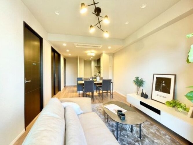 爽やかな風がそよぐ光に溢れた空間。清々しい気持ちになるお部屋です。 爽やかな風がそよぐ光に溢れた空間。清々しい気持ちになるお部屋です。