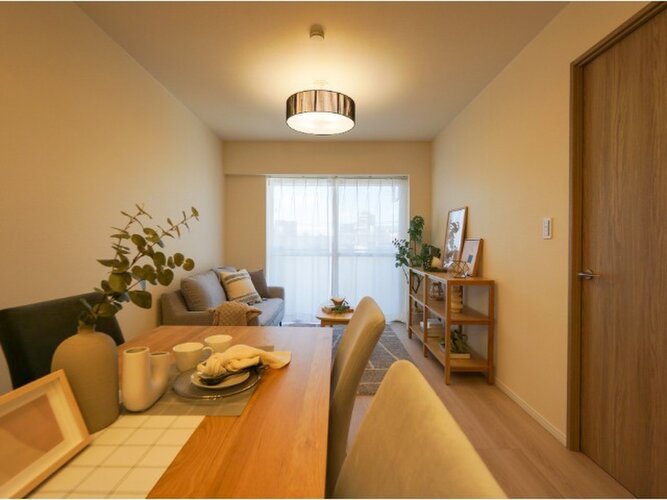 ゆったりくつろげる上質なリビングダイニングは、あなたの暮らしにより価値のある時間を演出してくれます。 ゆったりくつろげる上質なリビングダイニングは、あなたの暮らしにより価値のある時間を演出してくれます。