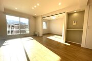 広々とした開放感を感じるLDK。思い思いに憩いの場所を作り上げていけそうです。