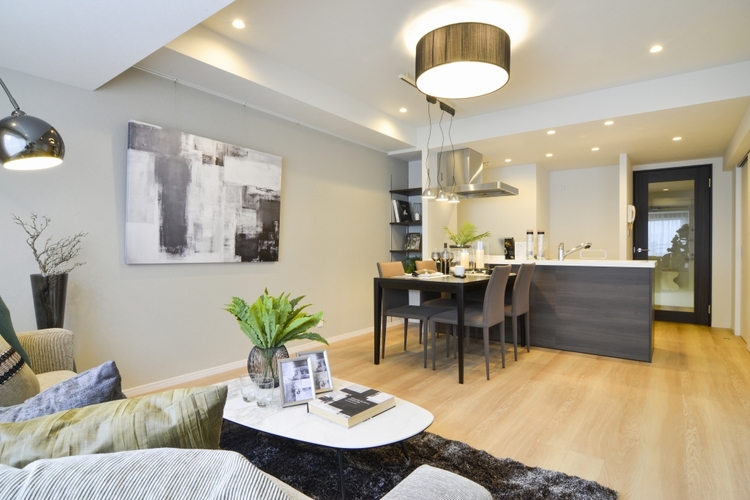 リビングダイニングの約14.6帖は開放的な木のぬくもりを感じられる室内です。 リビングダイニングの約14.6帖は開放的な木のぬくもりを感じられる室内です。