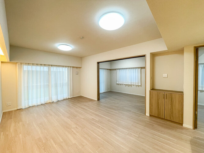 爽やかな風がそよぐ光に溢れた空間。清々しい気持ちになるお部屋です。